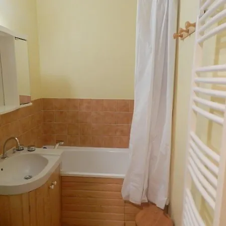 A Bormes-les-mimosas Avec Balcon Et Parking Privatif - Fr-1-251-886 Apartment *