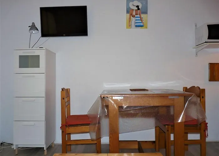 Апартаменты A Bormes-les-mimosas Avec Balcon Et Parking Privatif - Fr-1-251-886