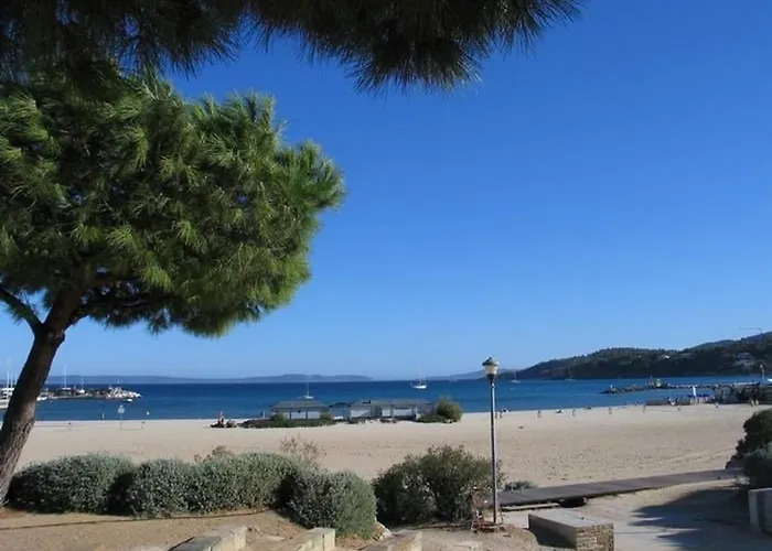 A Bormes-les-mimosas Avec Balcon Et Parking Privatif - Fr-1-251-886 * Bormes-les-Mimosas